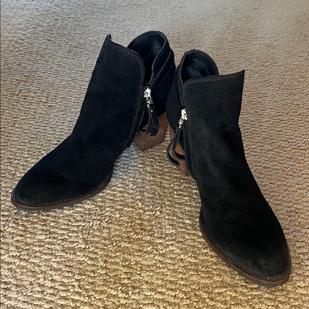 Sam Edelman Black Suede Bootie Size 9.